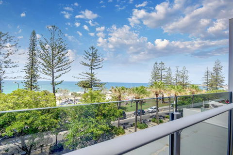 SPIN13- ESCAPE TO MOOLOOLABA - Accommodation Port Macquarie 0