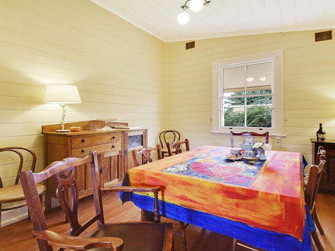 Station Masters Cottage - Classic Quaint & Nostalgia - Accommodation Port Macquarie 3