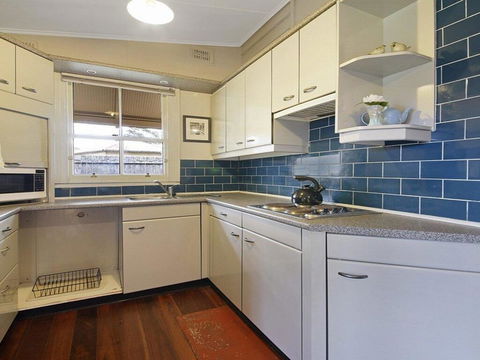 Station Masters Cottage - Classic Quaint & Nostalgia - Accommodation Port Macquarie 1