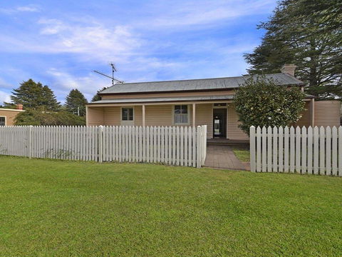 Station Masters Cottage - Classic Quaint & Nostalgia - Accommodation Port Macquarie 0