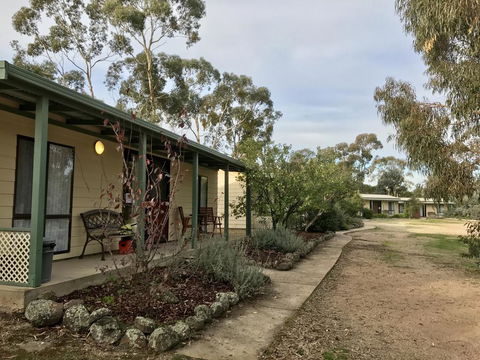 Stawell Holiday Cottages - Accommodation Port Macquarie 3