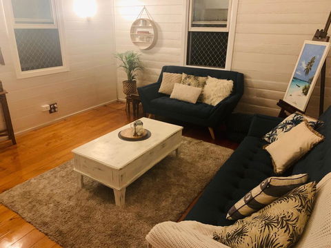 Stranded In Oz Stay In Relaxing Environment, FREE WIFI, NETFLIX, POOL, AIR CON - Accommodation Port Macquarie 1