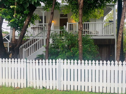 Stranded In Oz Stay In Relaxing Environment, FREE WIFI, NETFLIX, POOL, AIR CON - Accommodation Port Macquarie 0
