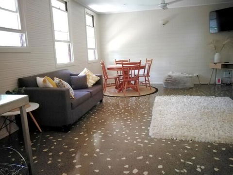 Stranded? Nowhere To Stay? Sanitised Apartment, Sleeps 4, Netflix, Wifi, Pool - Accommodation Port Macquarie 0