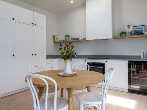 Studio By The Bay :: Jervis Bay Rentals - Accommodation Port Macquarie 2