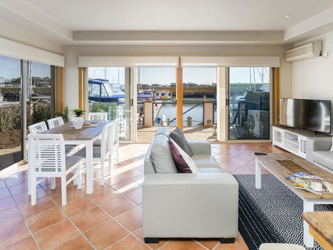 Stunning 3 Bedroom Villa At Hope Harbour Marina - Accommodation Port Macquarie 0