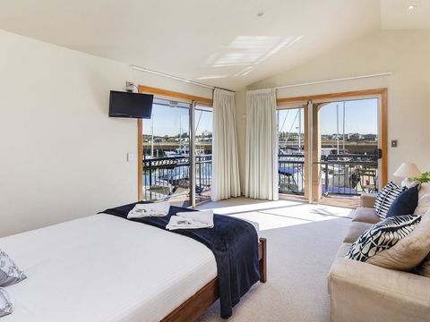 Stunning 3 Bedroom Villa At Hope Harbour Marina - Accommodation Port Macquarie 2