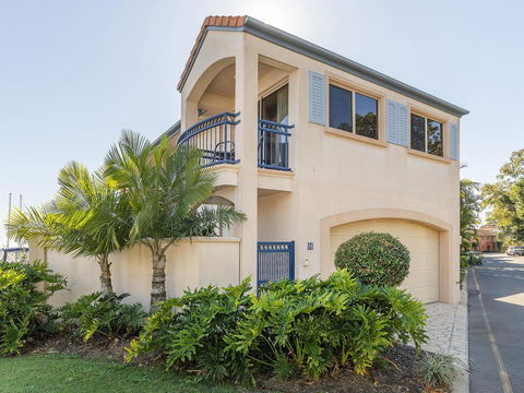 Stunning 3 Bedroom Villa At Hope Harbour Marina - Accommodation Port Macquarie 3