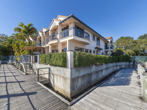Stunning 3 Bedroom Villa At Hope Harbour Marina - Accommodation Port Macquarie 1