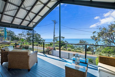 Stunning Family Escape On The Point With Bay Views - Accommodation Port Macquarie 3