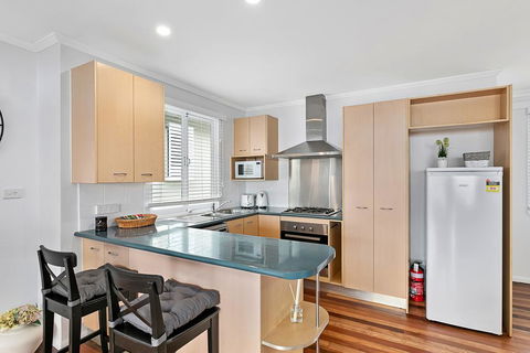 Stunning Family Escape On The Point With Bay Views - Accommodation Port Macquarie 1