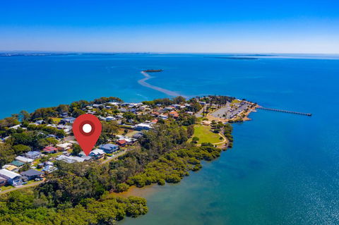 Stunning Family Escape On The Point With Bay Views - Accommodation Port Macquarie 2