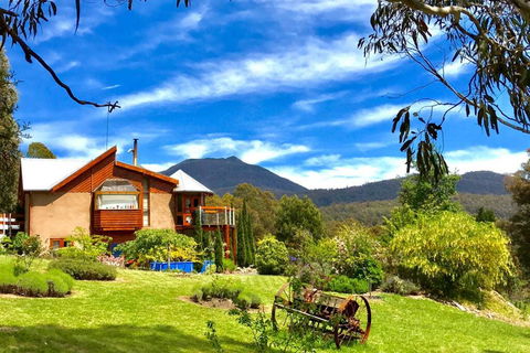 STUNNING HOME WITH AMAZING VIEWS - Just 20 Mins To The City And Only 10 To MONA! - Accommodation Port Macquarie 1