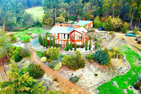 STUNNING HOME WITH AMAZING VIEWS - Just 20 Mins To The City And Only 10 To MONA! - Accommodation Port Macquarie 2