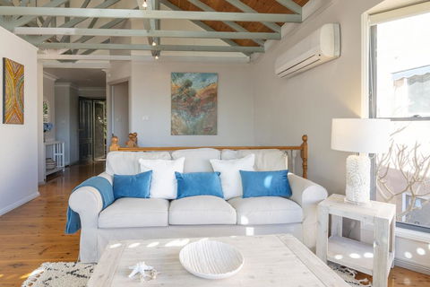 STUNNING WATERFRONT ESCAPE AT DALEYS POINT - Accommodation Port Macquarie 3