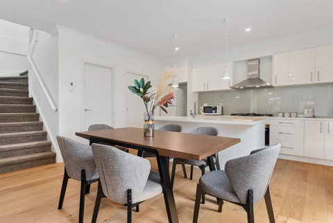 Style, Comfort And Convenience - Accommodation Port Macquarie 1