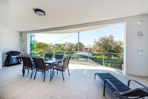 Stylish Beach Side Apartment - Unit 5 - 33 Lorikeet Drive - Accommodation Port Macquarie 1