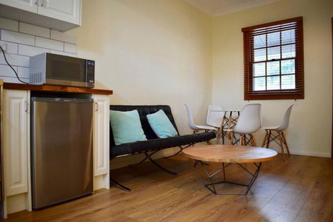 Stylish Cute Cottage In McMahons Point - Accommodation Port Macquarie 0