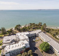 Stylish Island Getaway - BEACHFRONT APARTMENT - Accommodation Port Macquarie