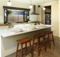 Stylish Living- Fireplace WiFi Linen 4 bdrm Beach 850m - Accommodation Port Macquarie