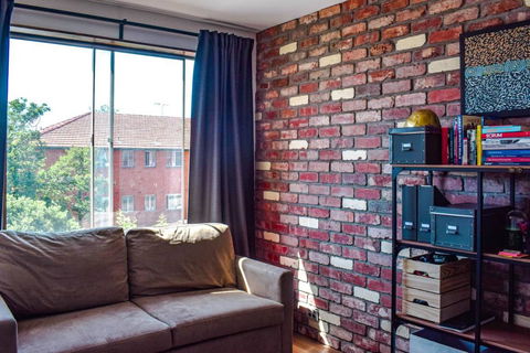 Stylish Modern Apartment Located In Marrickville - Accommodation Port Macquarie 1