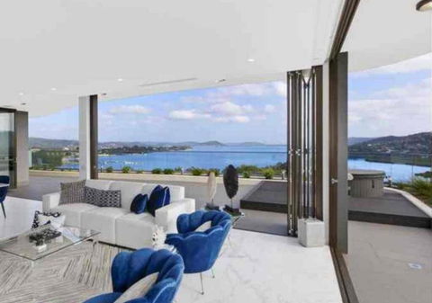 Stylish Penthouse With Views & Jacuzzi - Accommodation Port Macquarie 1