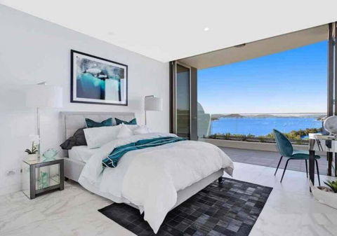 Stylish Penthouse With Views & Jacuzzi - Accommodation Port Macquarie 3