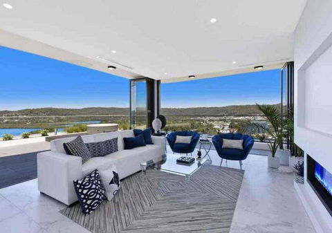Stylish Penthouse With Views & Jacuzzi - Accommodation Port Macquarie 0
