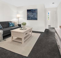Stylish Split Level Apartment 13 Minutes From City - Accommodation Port Macquarie