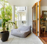 Stylish Tropical Oasis Apartment with Hot Tub and Four Pools - Accommodation Port Macquarie