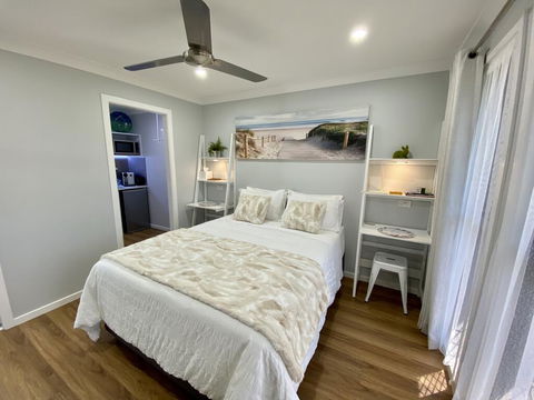STYLISH UNIT - CLOSE TO DREAMWORLD - Accommodation Port Macquarie 1