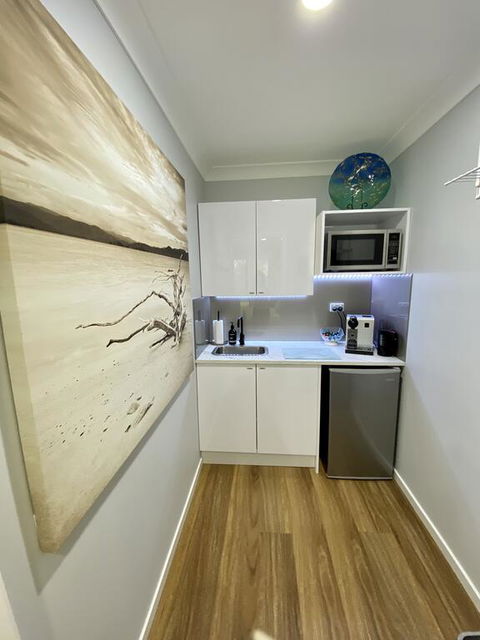 STYLISH UNIT - CLOSE TO DREAMWORLD - Accommodation Port Macquarie 3