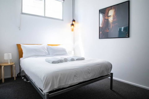 Stylish Warehouse Convert 2 Bedroom Apartment - Accommodation Port Macquarie 3