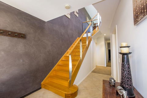 STYLISH, SUN-DRENCHED AND SOPHISTICATED - Accommodation Port Macquarie 1