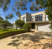 STYLISH SUN-DRENCHED AND SOPHISTICATED - Accommodation Port Macquarie