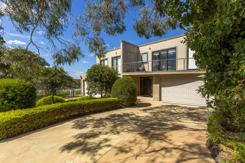 STYLISH, SUN-DRENCHED AND SOPHISTICATED - Accommodation Port Macquarie 0