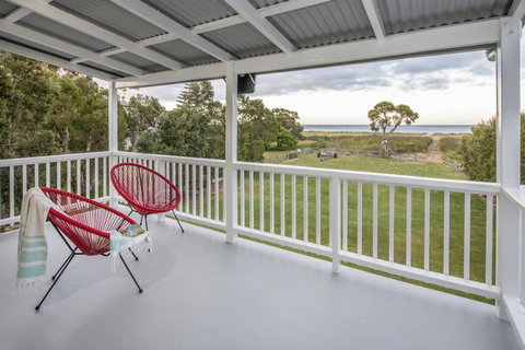 Sugar Shack - Character Family Home Right On The Ocean - Accommodation Port Macquarie 0