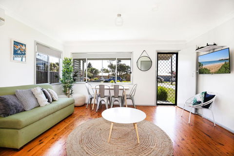 Sun Shack @ Culburra - Pet Friendly - 3 Mins To Beach - Accommodation Port Macquarie 0