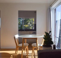Sun-Drenched 1 Bed Studio Apt Newtown Parking - Accommodation Port Macquarie