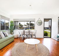 Sun Shack  Culburra - Pet Friendly - 3 Mins to Beach - Accommodation Port Macquarie