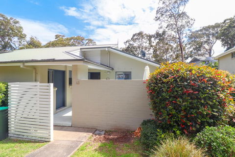 Sunflower Villa In Raffertys Resort - Accommodation Port Macquarie 1