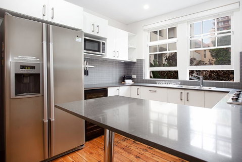 Sunlit 2-bed Apartment Metres From The Beach - Accommodation Port Macquarie 2