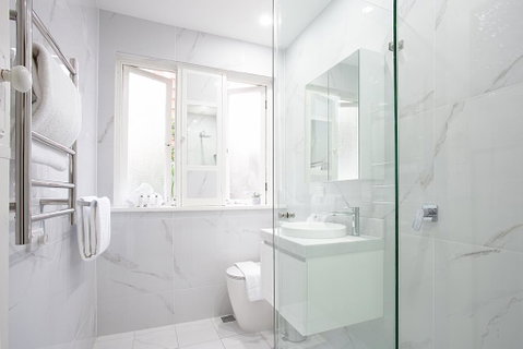 Sunlit 2-bed Apartment Metres From The Beach - Accommodation Port Macquarie 3