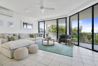 Sunny and spacious Sunshine Beach