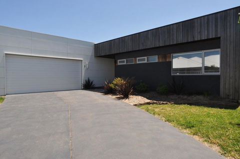SUNNYSIDE - SURF SIDE - Accommodation Port Macquarie 0