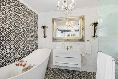 SUNNYDELL - Accommodation Port Macquarie 0