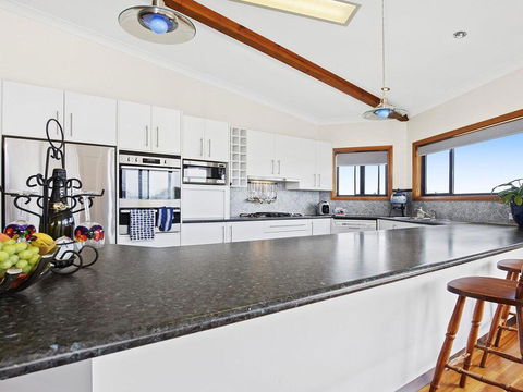 SunRay On Orama - Spacious With Great Views - Accommodation Port Macquarie 1