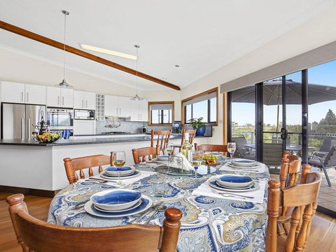 SunRay On Orama - Spacious With Great Views - Accommodation Port Macquarie 3