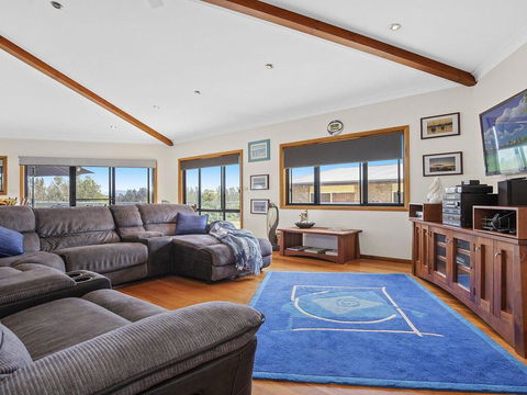 SunRay On Orama - Spacious With Great Views - Accommodation Port Macquarie 2