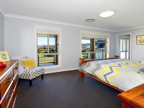 Sunset Over Neptune - Pet Friendly, 5 Min To Beach - Accommodation Port Macquarie 3